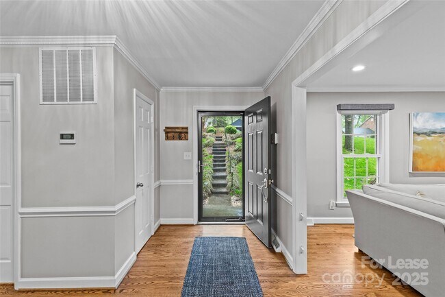Foto del edificio - 2418 Ainsdale Rd