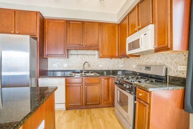 Foto del edificio - 1250 S Indiana Ave