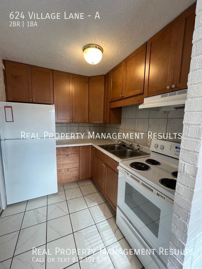 Foto del edificio - 624 Village Ln