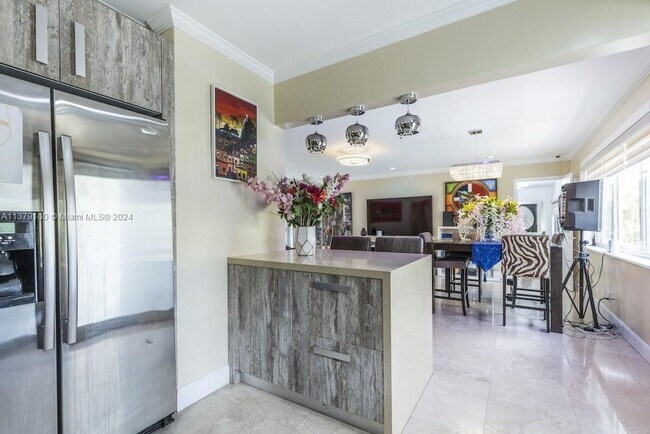 Foto del edificio - 13751 NE Miami Ct