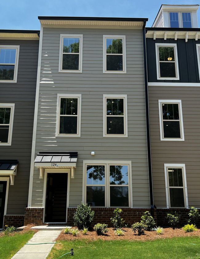 Foto del edificio - Room in Townhome on Judson Ave