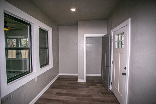 Foto del edificio - 1329 NW 19th St
