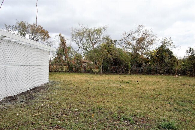 Building Photo - 1009 Rein Ave