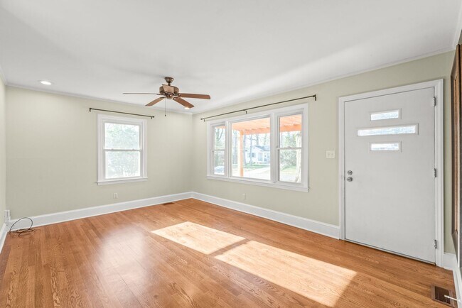 Building Photo - Beautiful Brick Ranch in Oakhurst!