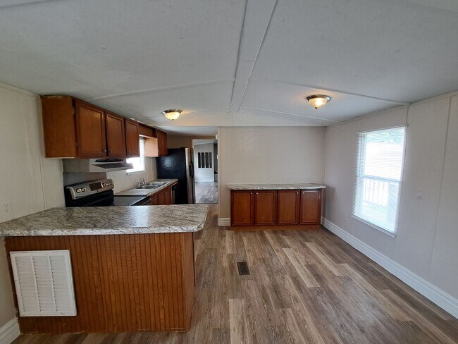 Foto del edificio - Remodeled 2BR/2BA mobile home off Pine For...