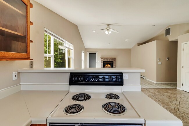 Foto del edificio - 3 bedroom home with fenced yard and garage in desirable neighborhood!