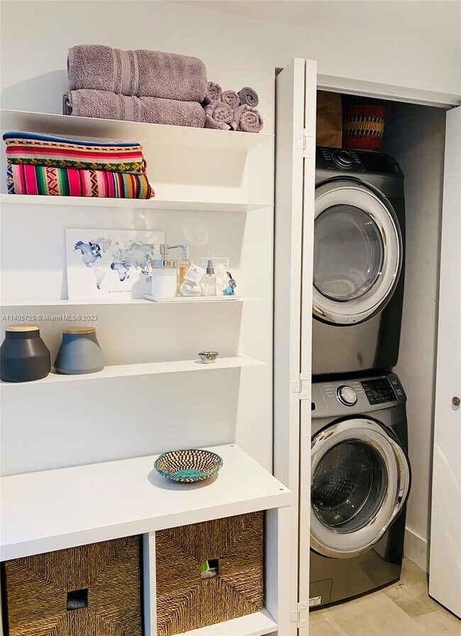 Foto del edificio - 690 SW 1st Ct