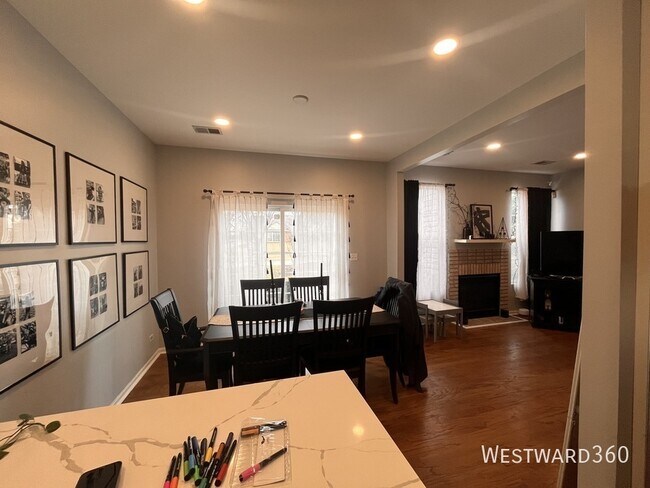 Foto del edificio - 610 Lakeridge Ct
