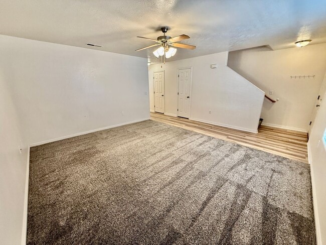 Building Photo - Pet-Friendly Three Bedroom Townhome in Woodbridge