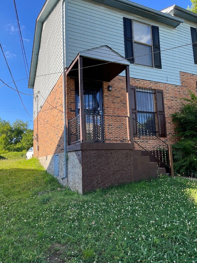 " 2-Bed Duplex on Delaware Street: Cozy Na... - " 2-Bed Duplex on Delaware Street: Cozy Na...