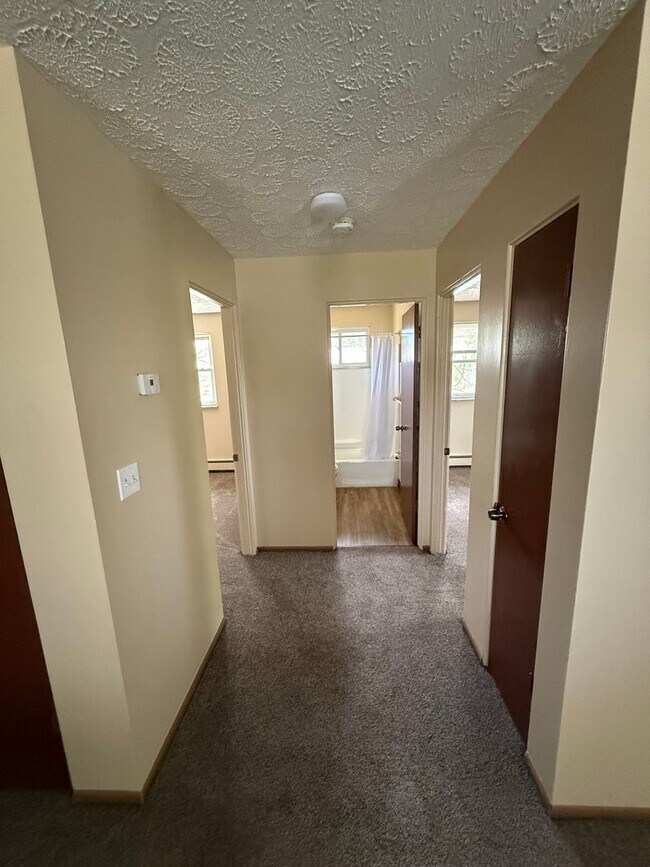 Foto del edificio - 355 Meadowbrook Ave