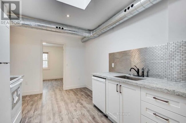 Photo du bâtiment - 1514 Queen St W