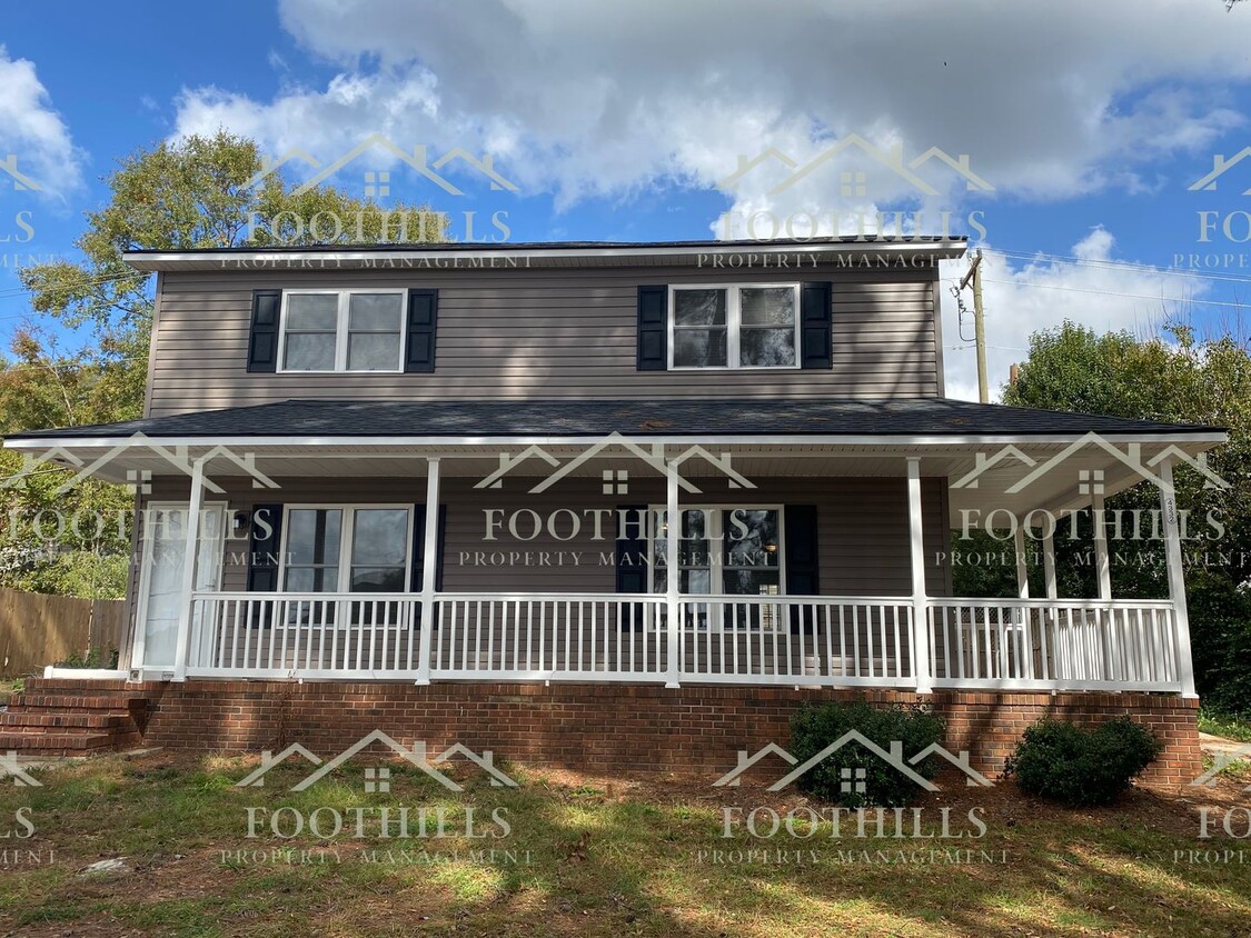 Primary Photo - Cozy 2-Bedroom Duplex with Fenced Backyard