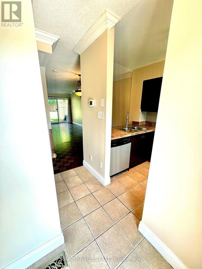 Building Photo - 735 New Westminster Dr