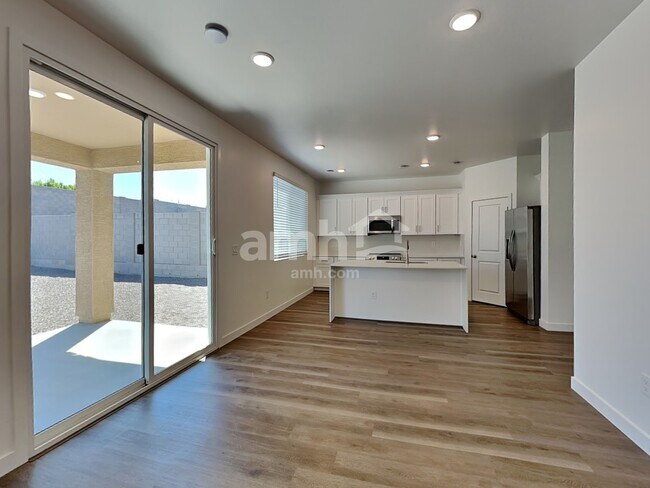 Foto del edificio - 12615 W Flynn Ln