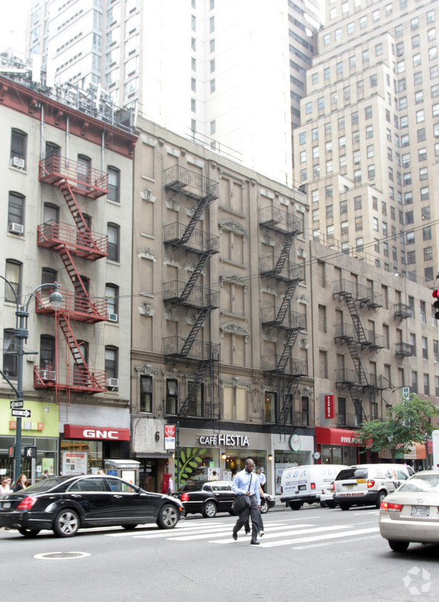 Foto del edificio - 686-688 Third Ave