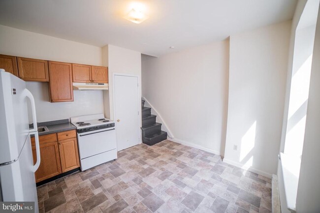 Building Photo - 1305 N Lawrence St