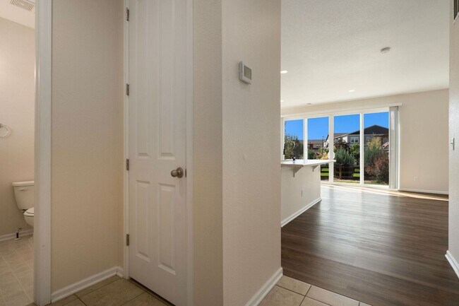 Building Photo - 4 Bedroom Home on Corner Lot in Quiet Jaco...