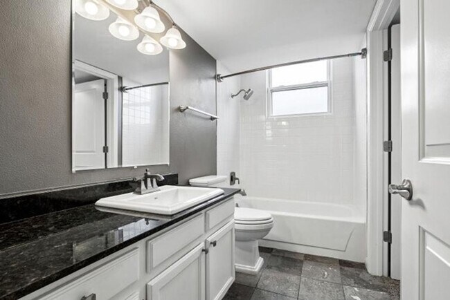 Foto del edificio - Available NOW! 1 Bedroom 1 Bath Beautiful Condo in Denver!