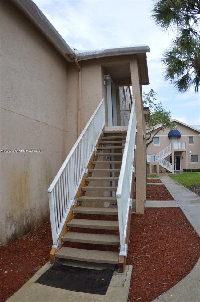 Building Photo - 10630 SW 157th Ct