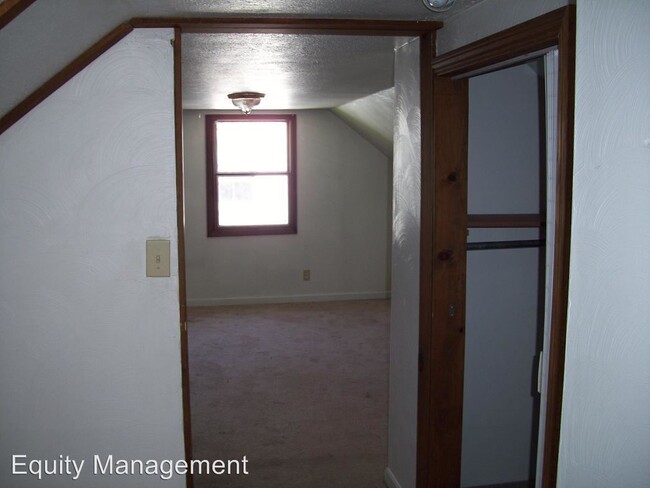 Building Photo - 3 br, 1 bath House - 163 Carnegie