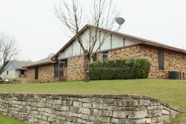 Building Photo - 1110 Curtis Dr