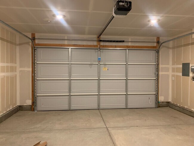 Building Photo - Brand new 3 bedroom home