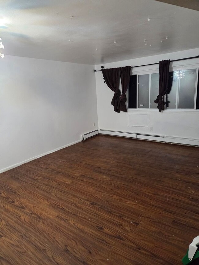 Foto del edificio - 1102 E 233rd St