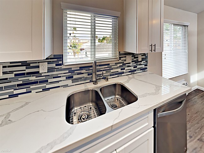 Building Photo - 1 br, 1 bath Apartment - 4514 52nd St Apt 5