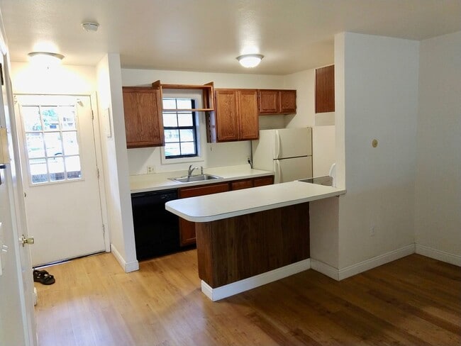 Building Photo - Updated 3 Bedroom Condo in the Wimbledon NOW AVAILABLE