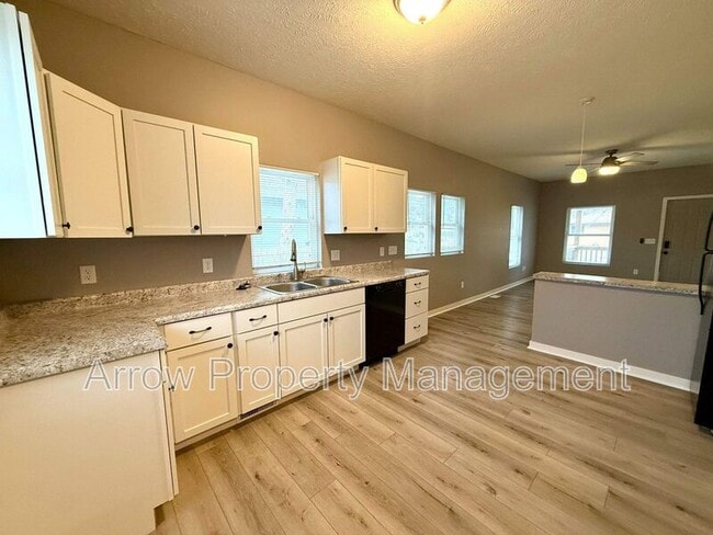 Building Photo - 2271 Holdrege St
