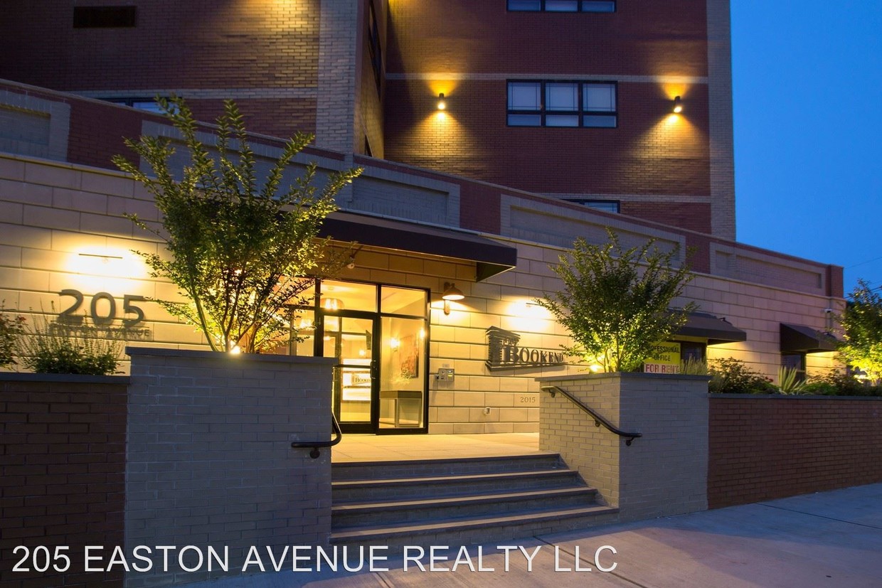 Primary Photo - 205 Easton Ave
