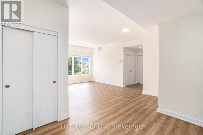 Photo du bâtiment - 630 Churchill Ave N