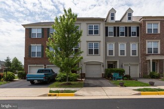 Building Photo - 43237 Highgrove Terrace