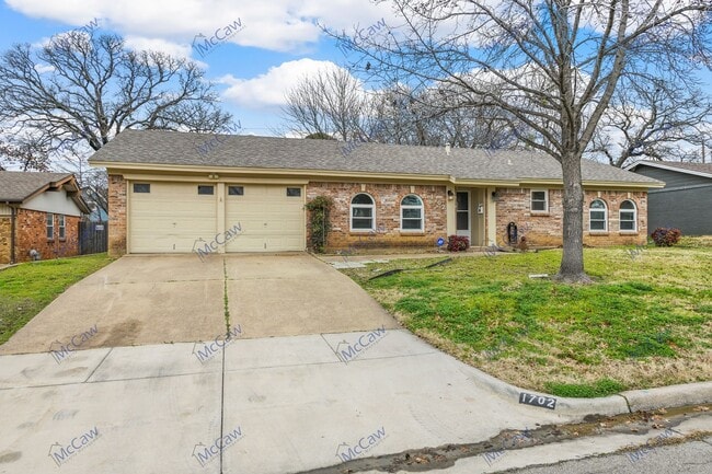 Building Photo - Freshly Remodeled 3-bed 2-bath Home in Eul...