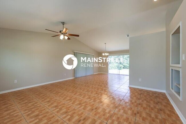 Foto del edificio - 3 Bedroom Pet-Friendly Home in LEHIGH ACRES, FL with Main Street Renewal