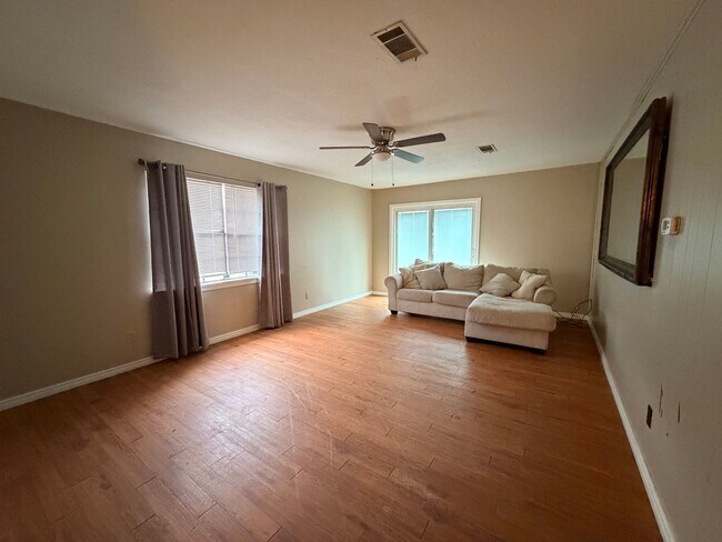 Foto del edificio - Welcome to this charming 3-bedroom, 2-bathroom home located in the heart of Russellville