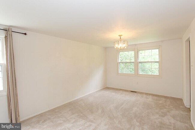 Building Photo - 13014 Maple View Ln