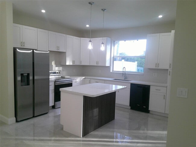 Foto del edificio - 19250 NW 22nd St