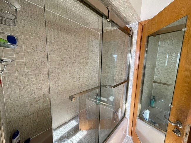 Building Photo - 245 Derrydown Rd