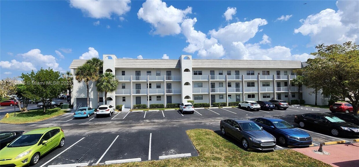 8600 Sunrise Lakes Blvd Unit 307, Sunrise, FL 33322 Condo for Rent in