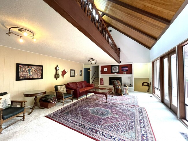 Foto del edificio - 4 Bd / 1.75 Ba Lake Forest Park Home