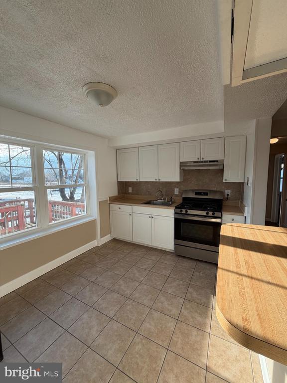 Building Photo - 973 S Olden Ave