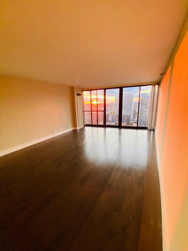 Foto del edificio - 273 S State St