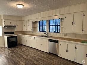 Building Photo - 1027 LA-20