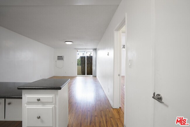 Foto del edificio - 425 S Kenmore Ave