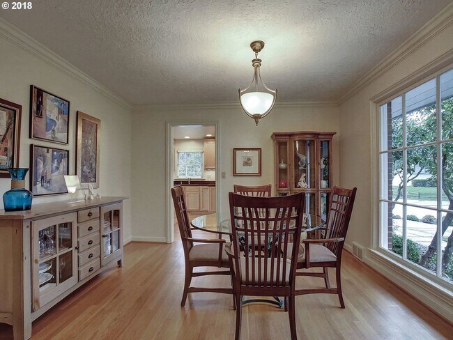 Building Photo - 7780 SW Maple Dr