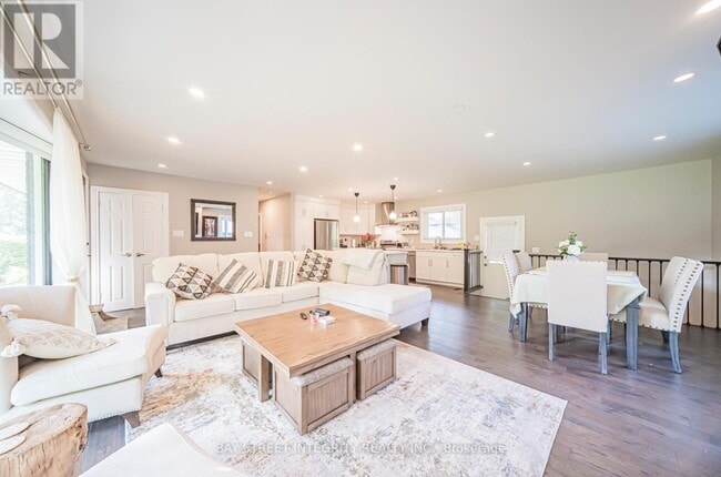 Building Photo - 1277 Gainsborough Dr