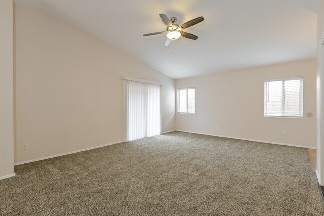 Building Photo - 422 W Tara Danette Dr
