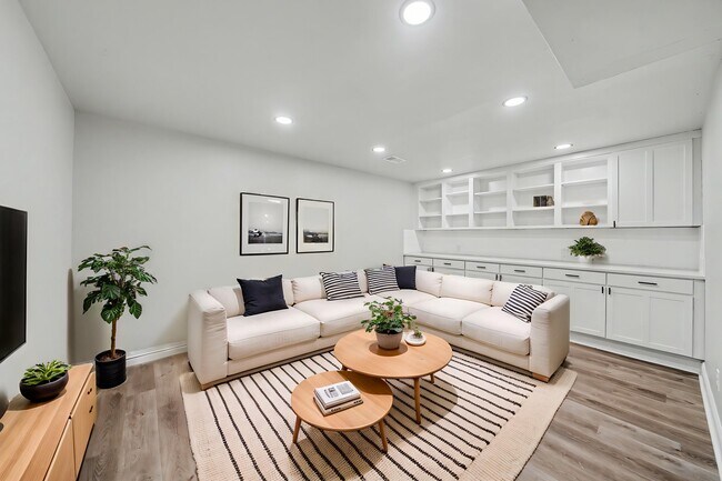 Foto del edificio - 5584 Stonewall Pl